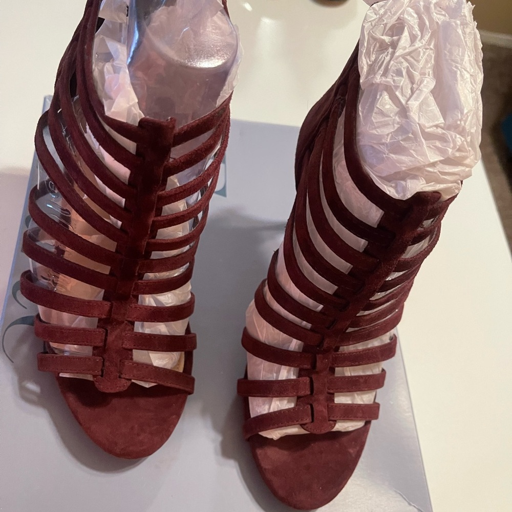 Heels - Picture 2 of 4
